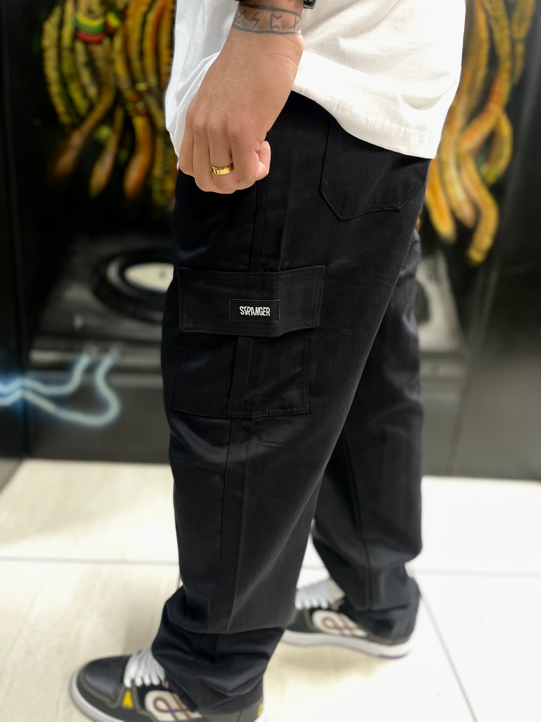 Calça Cargo Reta Stranger - Preta
