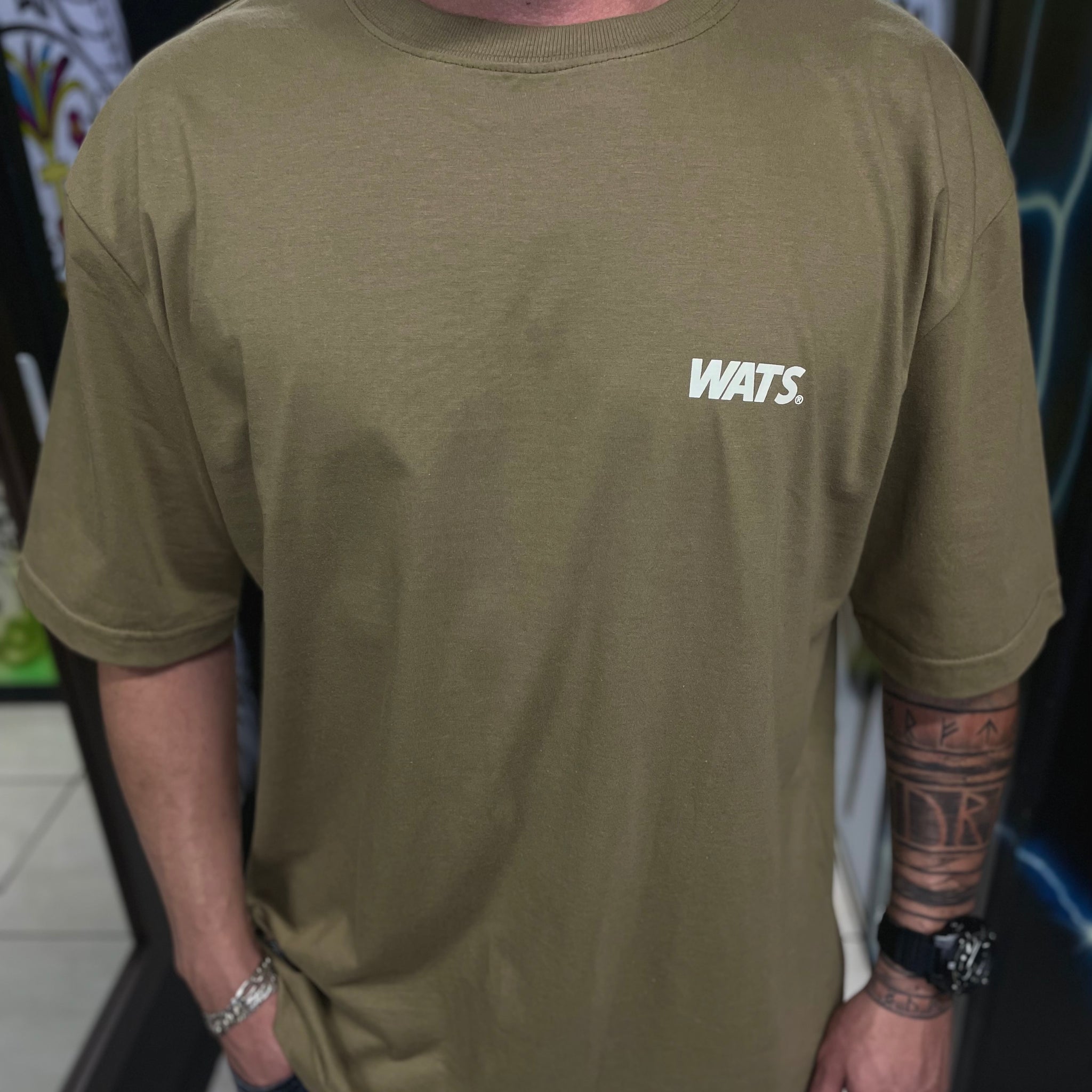 Camiseta Logo Boton Wats Company Caqui